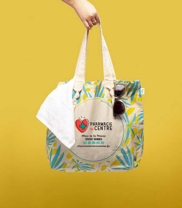 Un sac réutilisable en coton aux couleurs vives de l'été parfait comme sac de plage estival